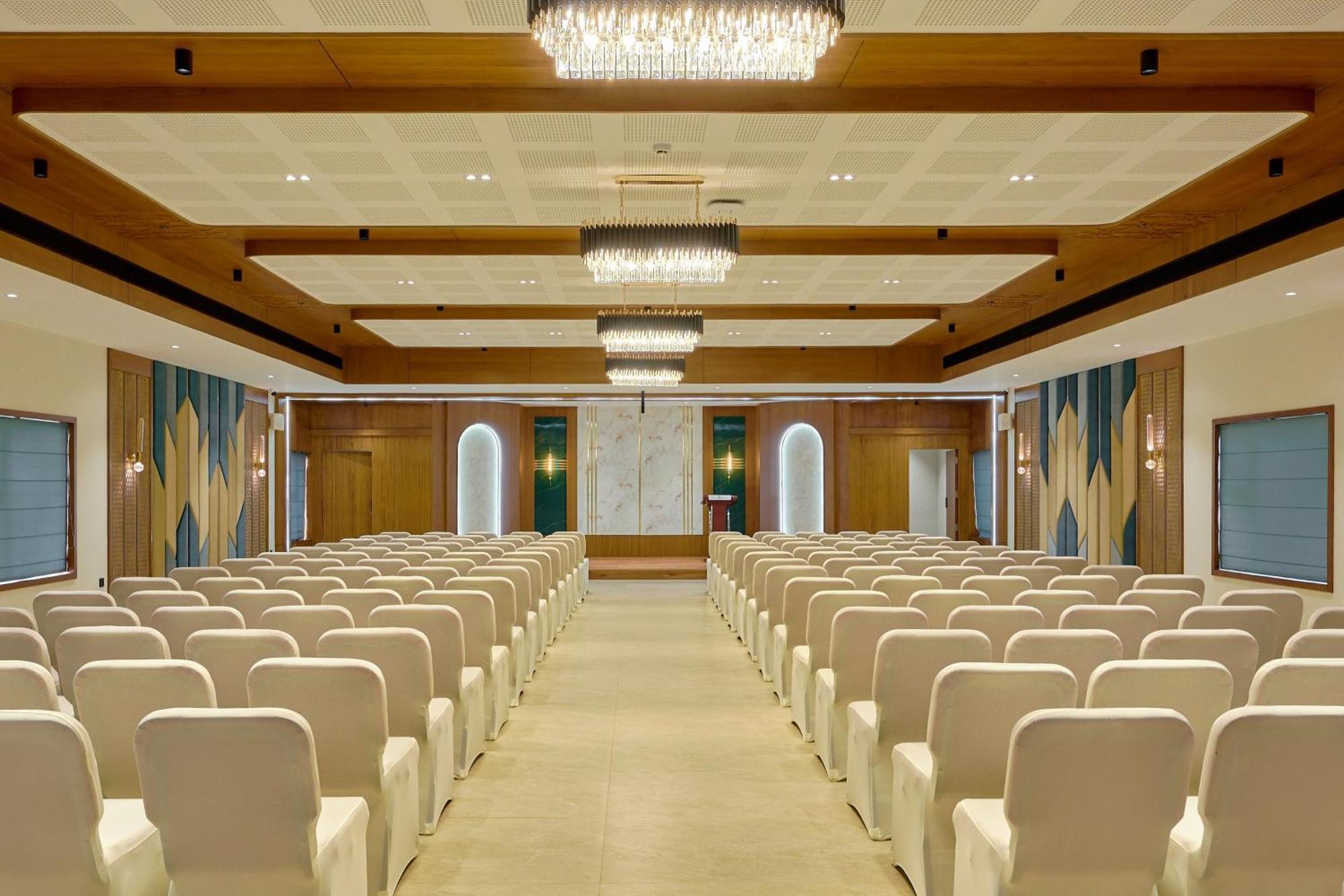 Kowju Airport Hotel Calicut Kondotty Екстериор снимка