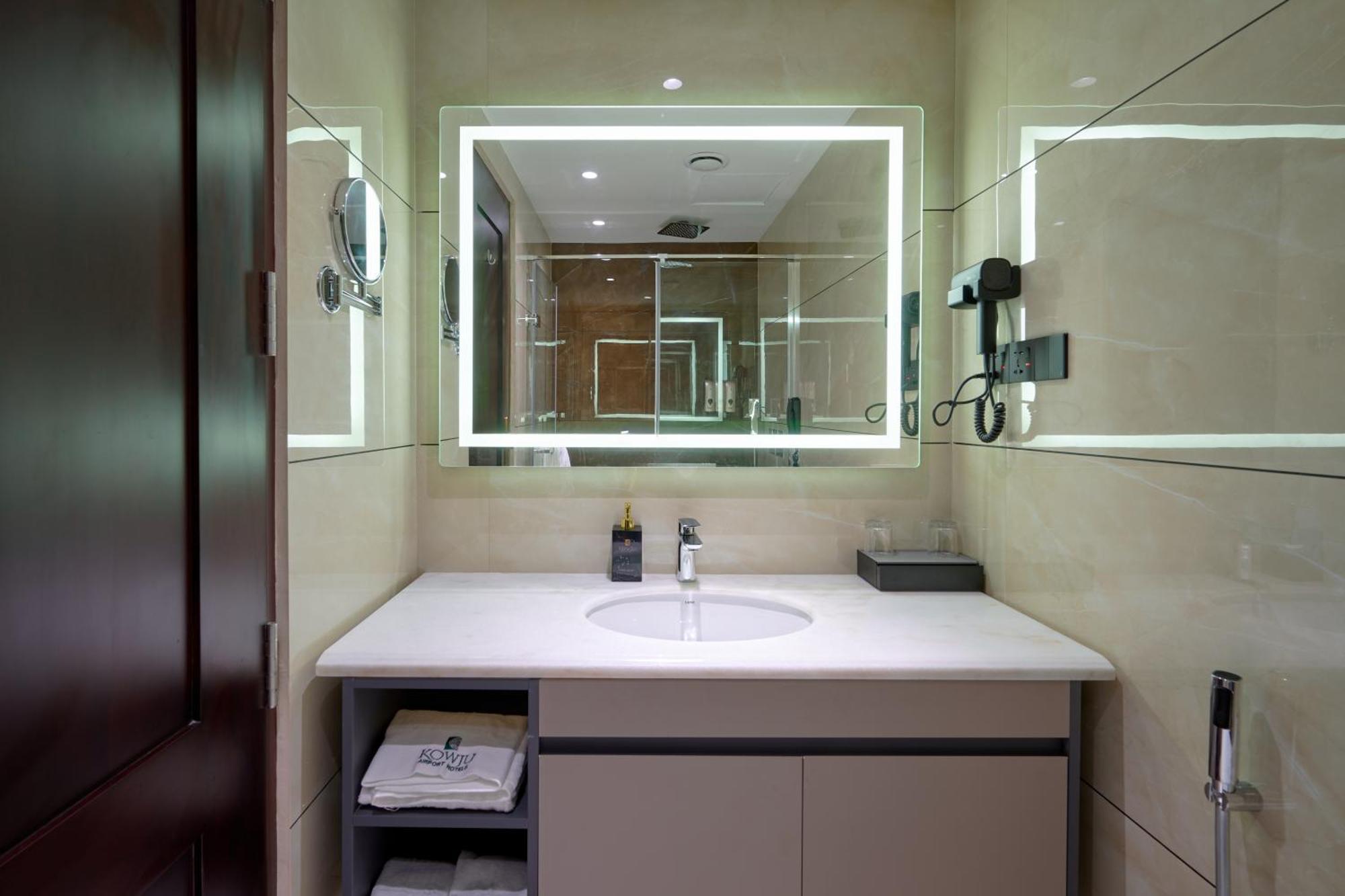 Kowju Airport Hotel Calicut Kondotty Екстериор снимка